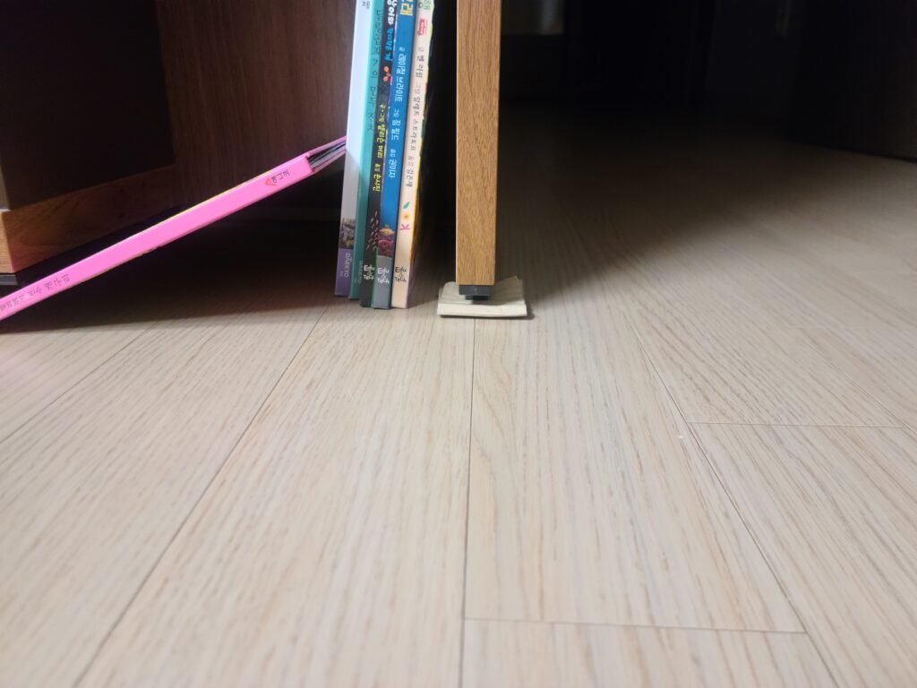 가구 넘어짐 방지