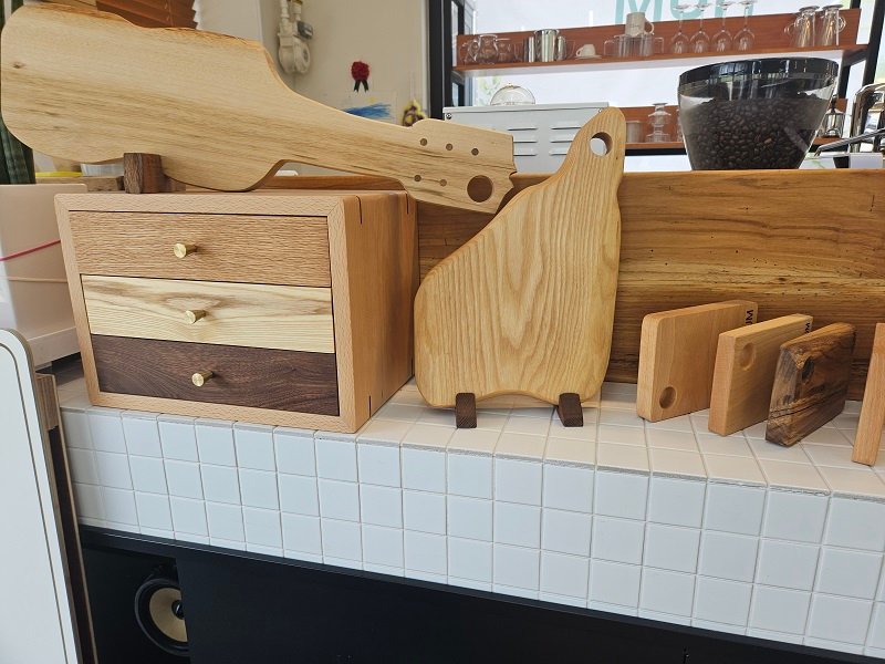 지족동 카페 목공품