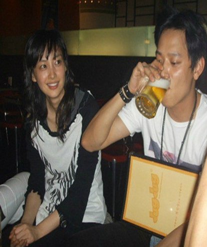 강동원 술마시는 사진