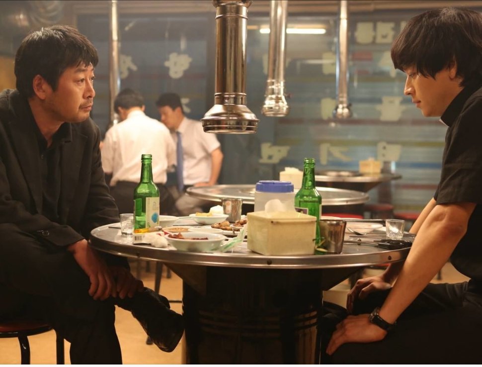 김윤석 강동원 술 마시는 장면