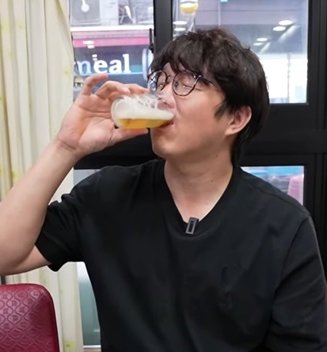 맥주 마시는 성시경